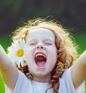 " La risata come espansione del Sé e strumento per contattare le proprie contrazioni croniche”  L’esperienza di coniugare la classe di esercizi  con lo Yoga della risata.
